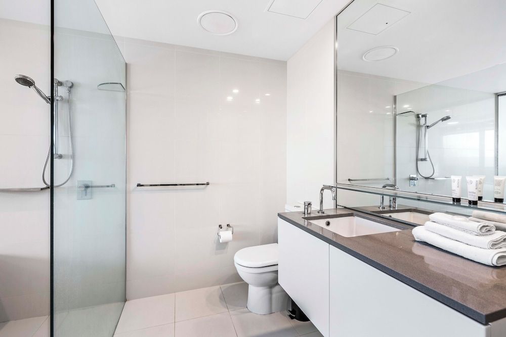 Circle on Cavill - Wow Stay 1 Bedroom plus Study - Hinterland View 16