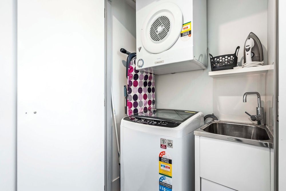 Circle on Cavill - Wow Stay 1 Bedroom plus Study - Hinterland View 15