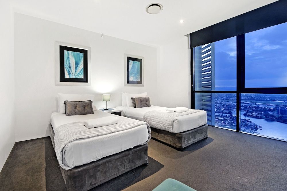 3 Bedroom 2 Bathroom Ocean View Sub Penthouse