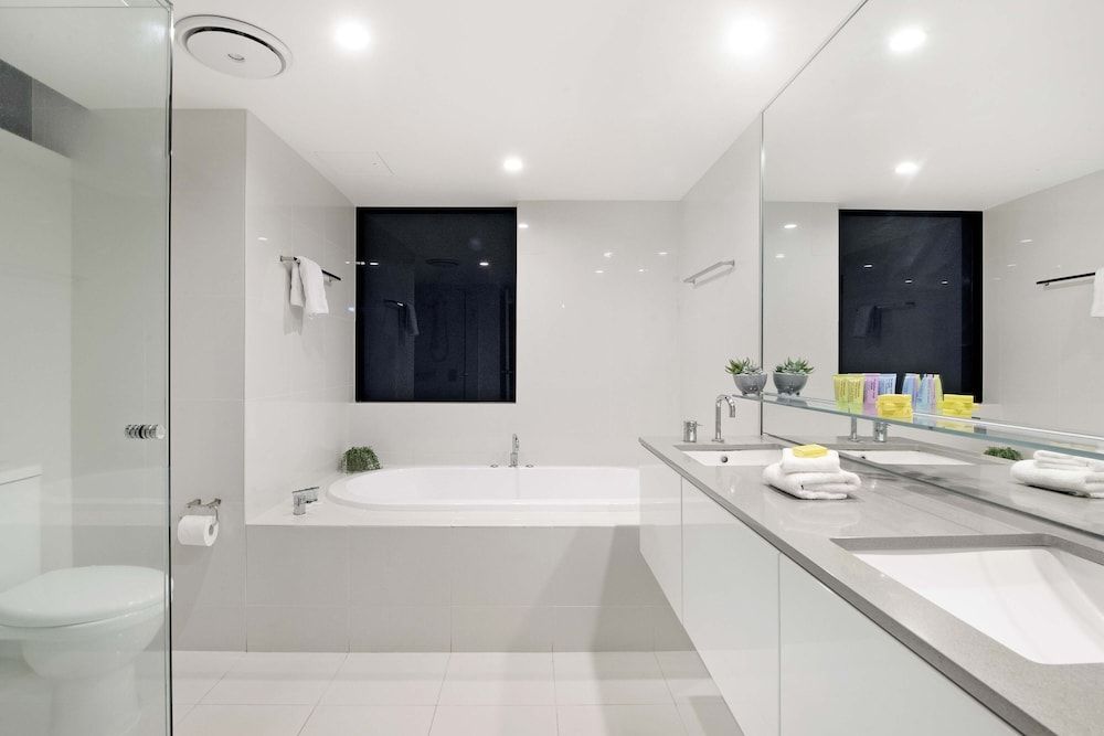 Circle on Cavill - Wow Stay 3 Bedroom 2 Bathroom Low Floor Apartment 8