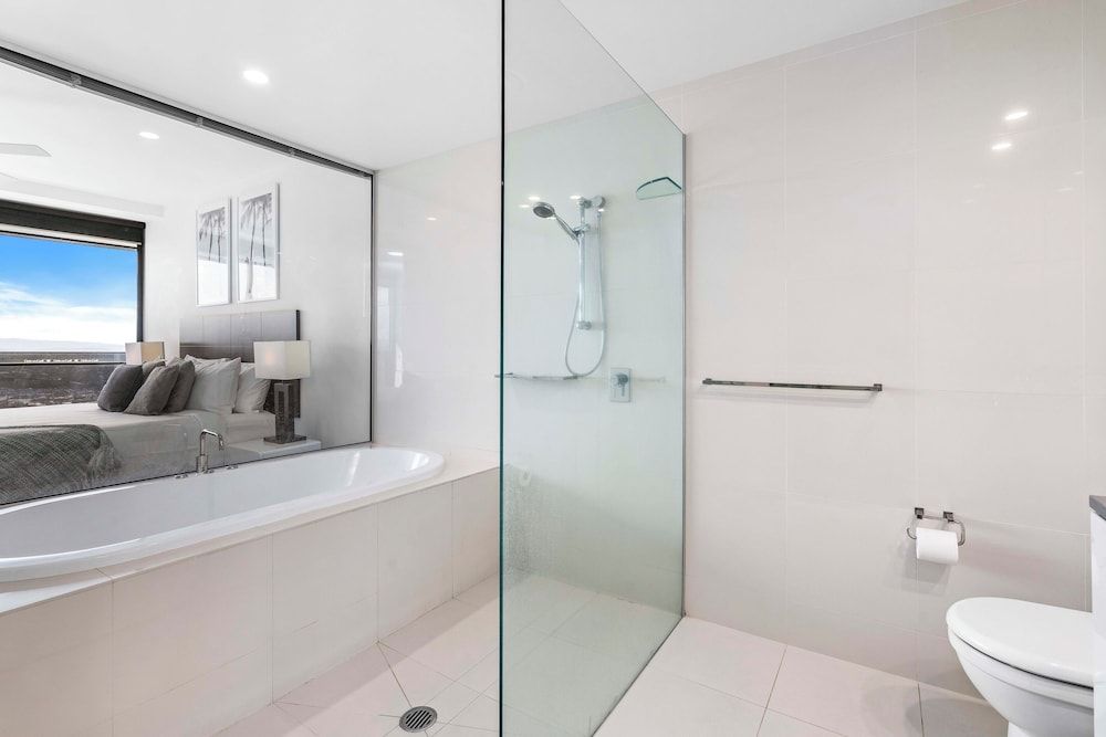 Circle on Cavill - Wow Stay 1 Bedroom plus Study - Hinterland View 17