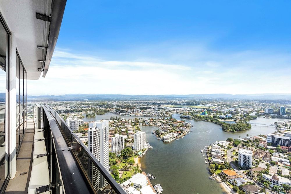 Circle on Cavill - Wow Stay 1 Bedroom plus Study - Hinterland View 12