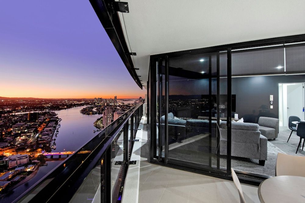 Circle on Cavill - Wow Stay 1 Bedroom plus Study - Hinterland View 10