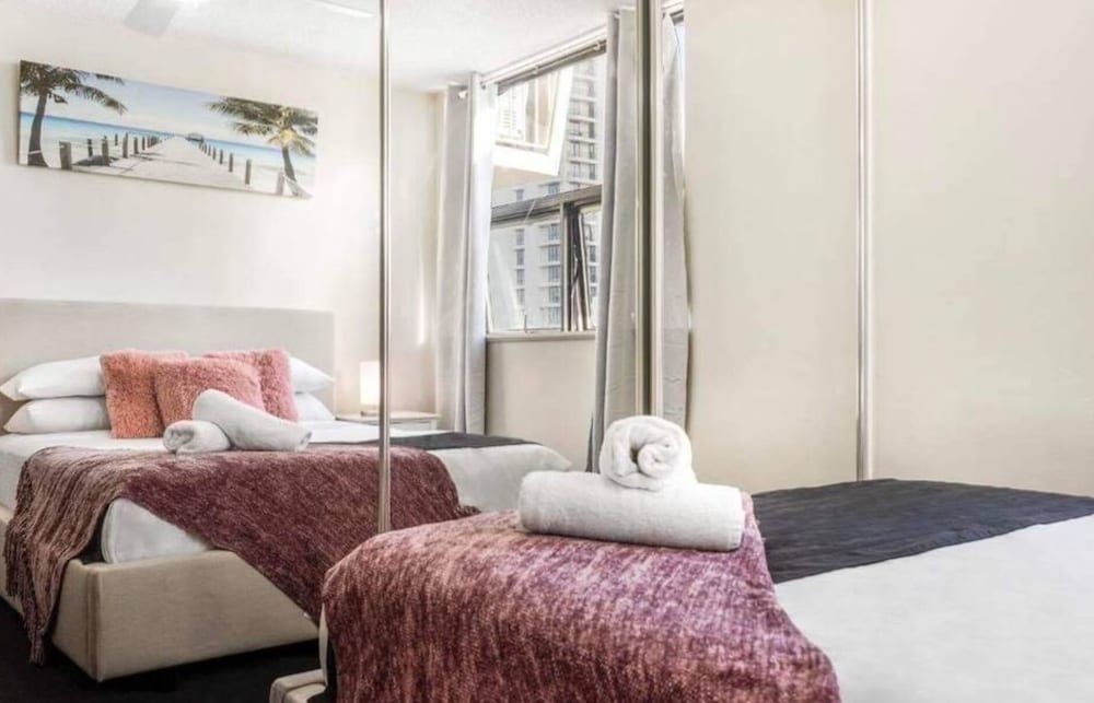 undefined Surfers Paradise Retreat With Free Parking 2