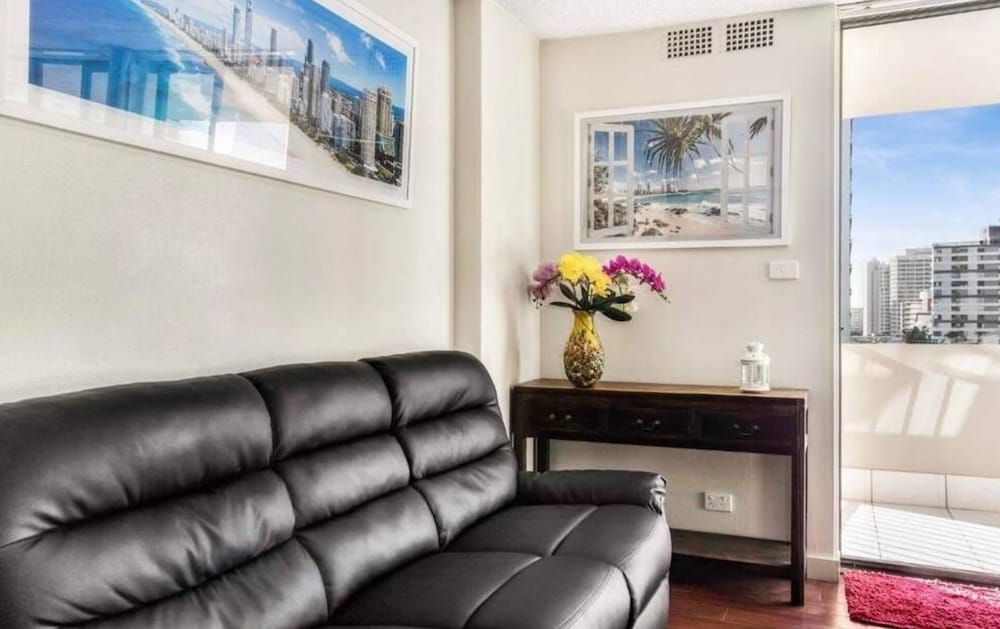 undefined Surfers Paradise Retreat With Free Parking 8