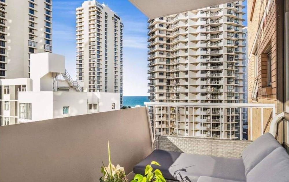 undefined Surfers Paradise Retreat With Free Parking 10