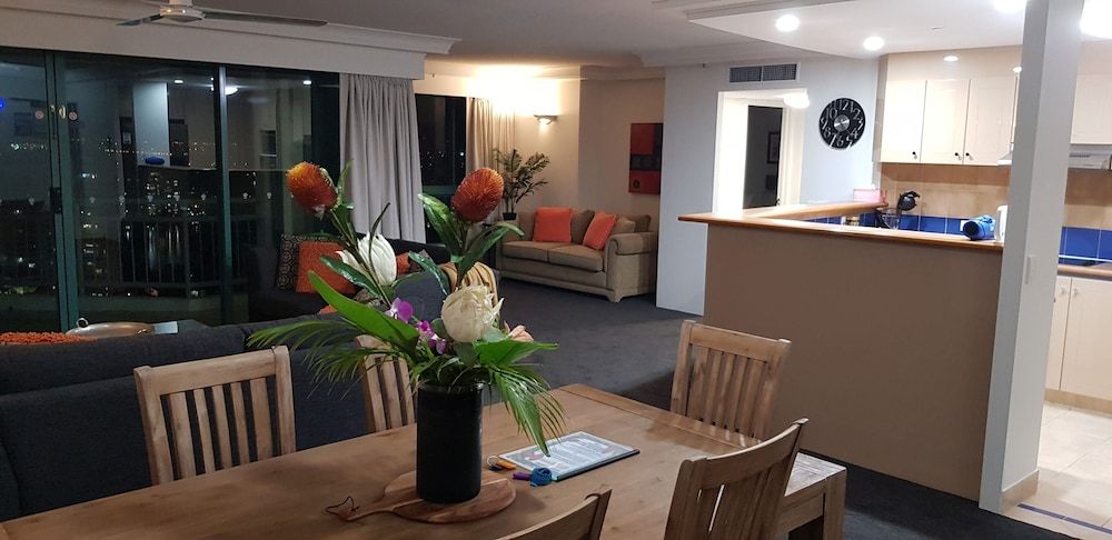 Crown Tower 25th Floor by Gold Coast Premium Executive Apartment 6