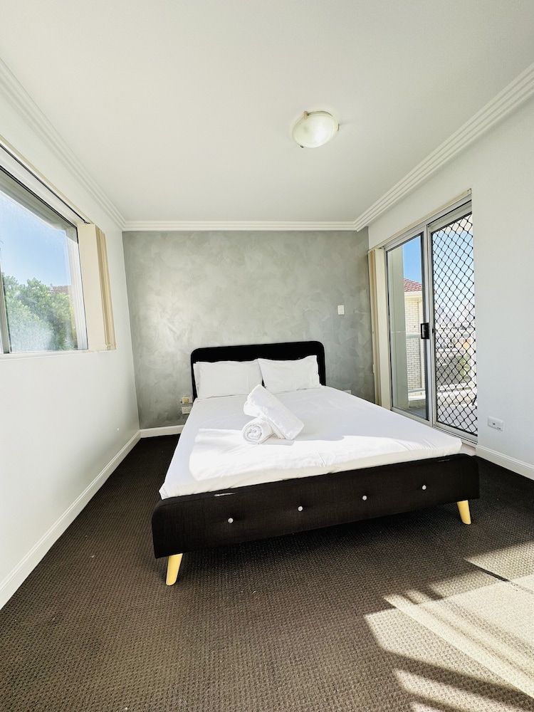 undefined Modern Apartment in Chevron Island 4