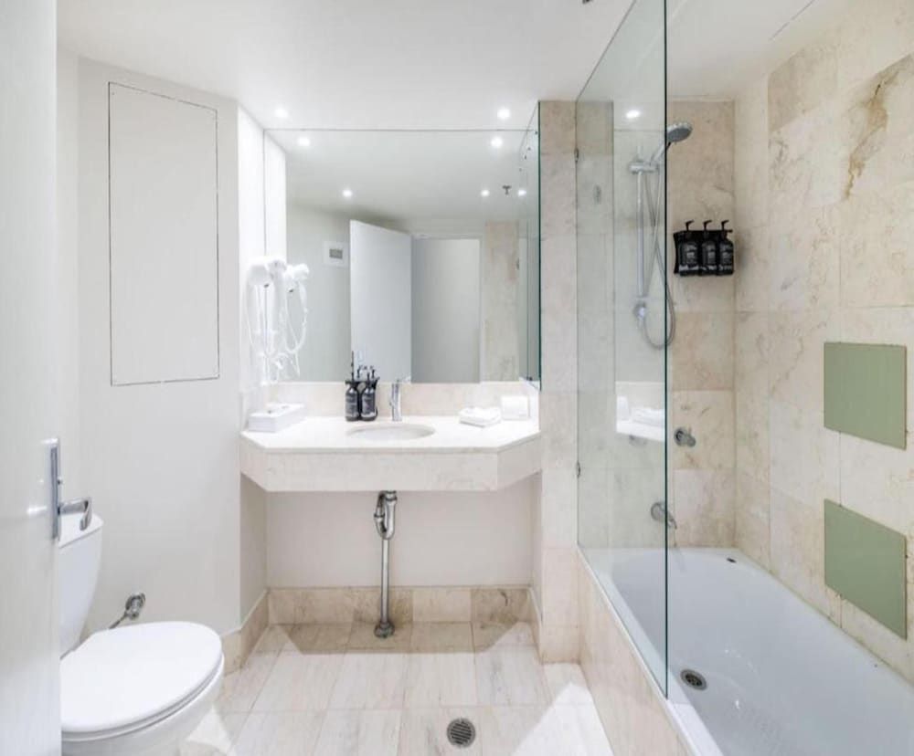 undefined Hotel Apartments on 22 View Avenue, Surfers Paradise 9