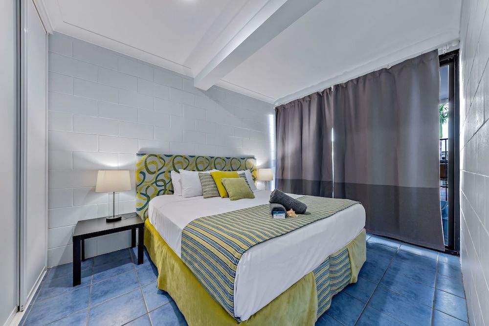 Airlie Sun & Sand Accommodation 2 Classic Apartment, 1 Bedroom, Balcony, City View 3