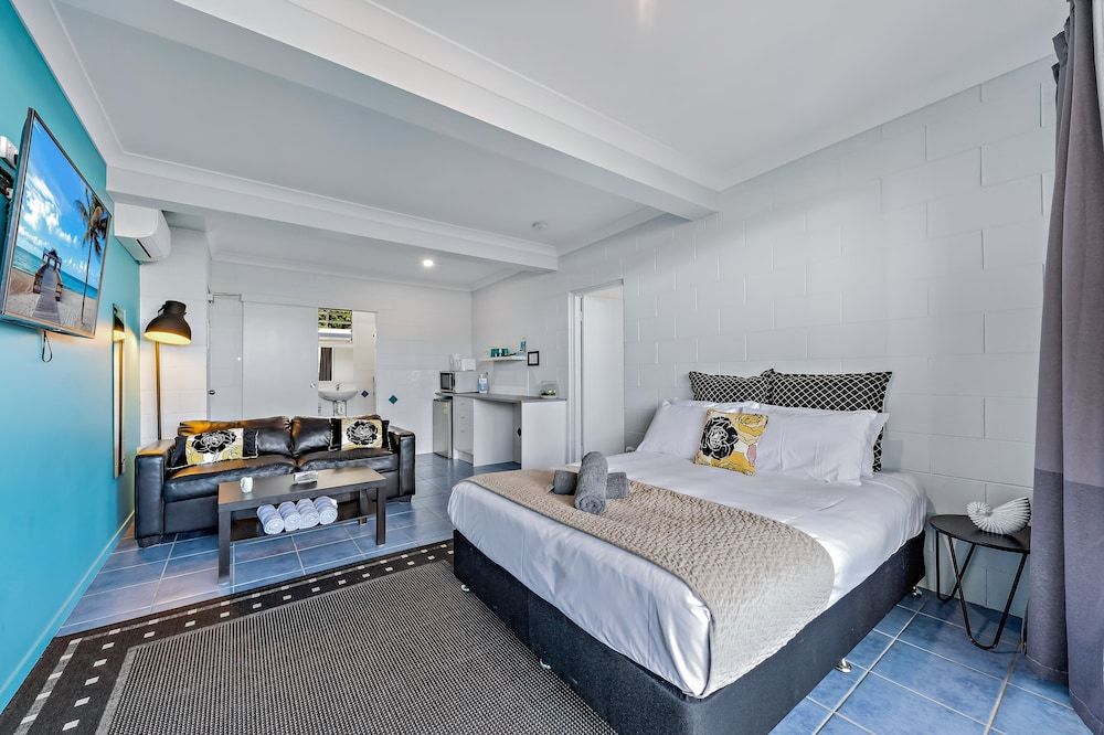 Airlie Sun & Sand Accommodation 2 Classic Apartment, 1 Bedroom, Balcony, City View 2