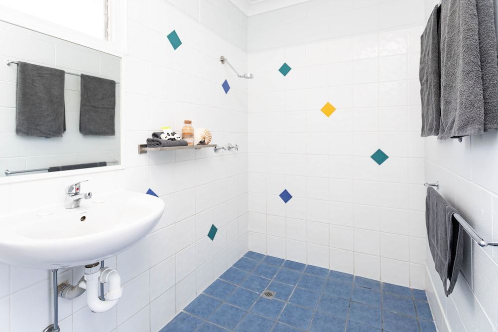 Airlie Sun & Sand Accommodation 2 Classic Apartment, 1 Bedroom, Balcony, City View 8