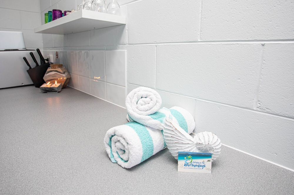 Airlie Sun & Sand Accommodation 2 Classic Apartment, 1 Bedroom, Balcony, City View 11