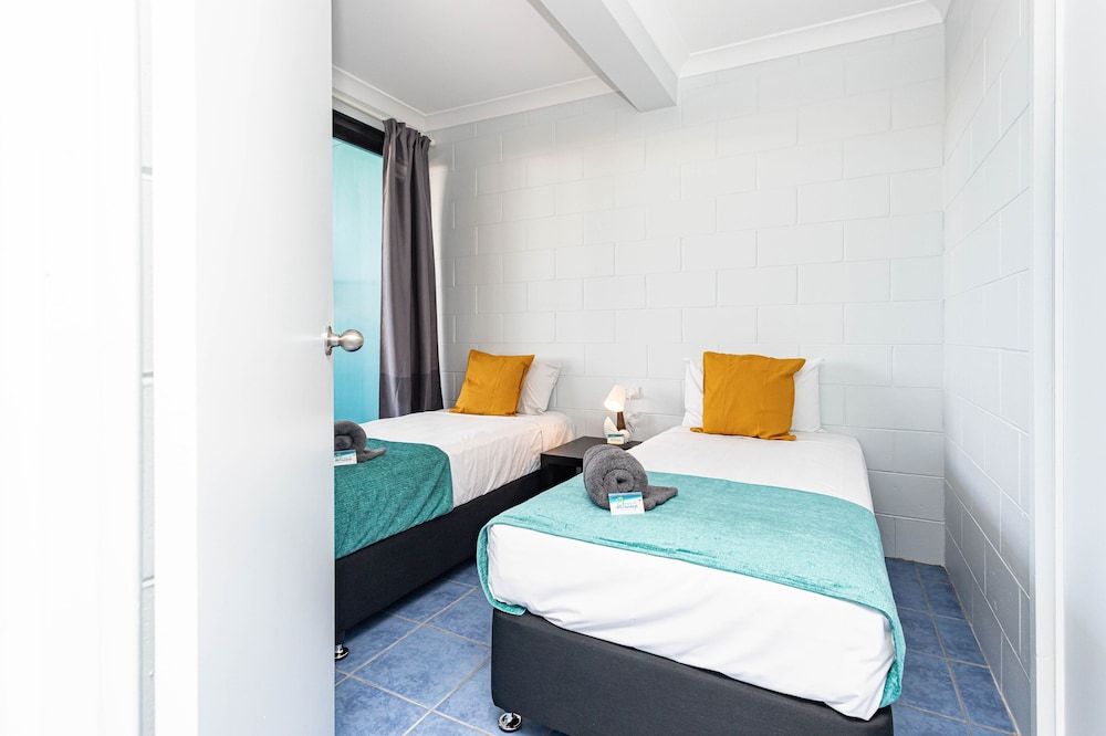Airlie Sun & Sand Accommodation 3 Basic Apartment 2