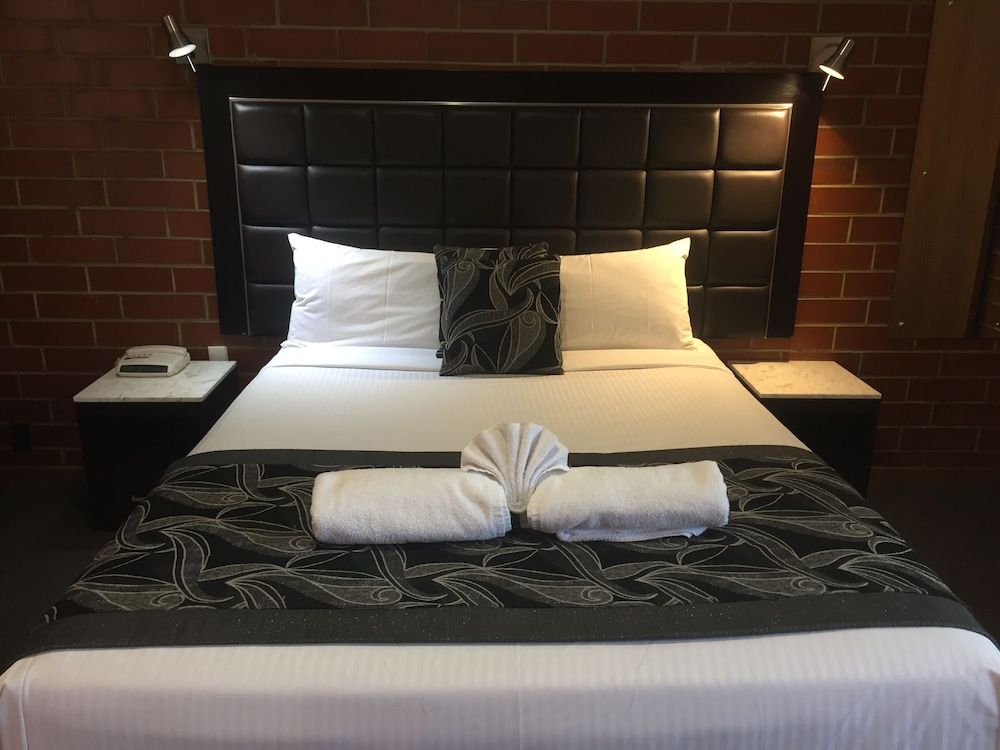 Pooraka Motor Inn Superior Queen Room 2