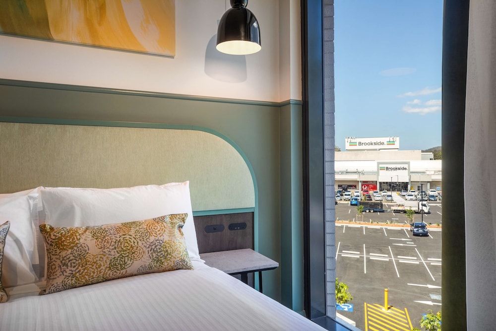 Nightelier Mitchelton The Brook Studio Family