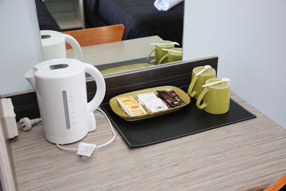 The Lakes Hotel Single Room, Shared Bathroom 4