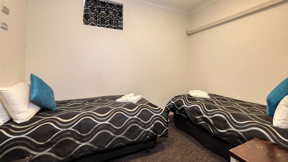 Silver Haven Motor Inn Superior Room, Non Smoking, Kitchenette (The Haven Room) 2