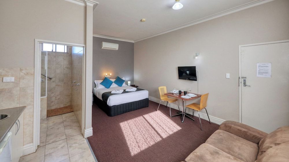 Silver Haven Motor Inn Superior Studio, 1 Queen Bed, Non Smoking, Kitchenette