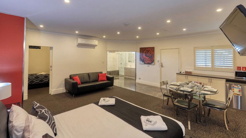 Silver Haven Motor Inn Superior Room, Non Smoking, Kitchenette (The Haven Room) 4