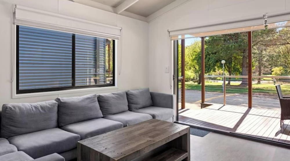 Discovery Parks - Mount Buffalo Deluxe 2 Bedroom Cabin - Sleeps 5 3