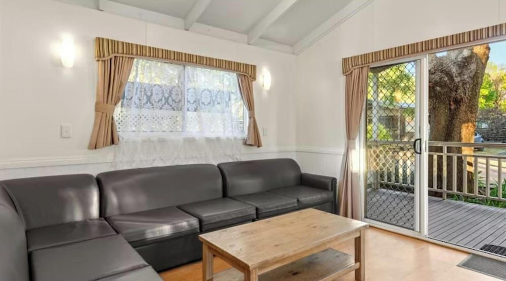 Discovery Parks - Mount Buffalo Superior 2 Bedroom Cabin - Sleeps 6 7