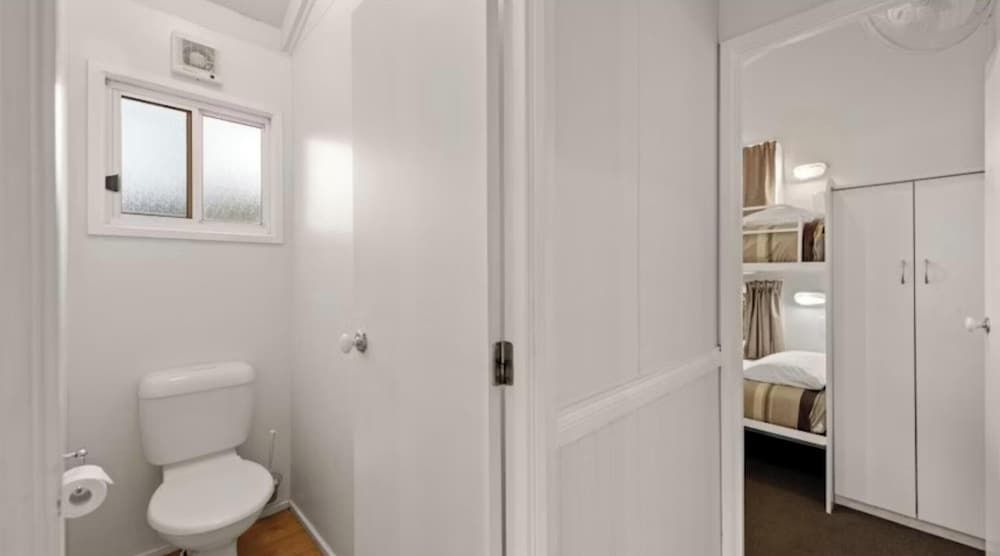 Discovery Parks - Mount Buffalo Superior 2 Bedroom Cabin - Sleeps 6 5