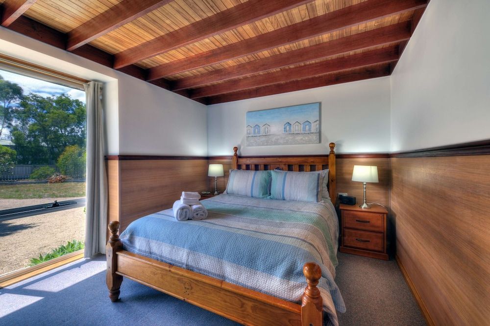 3 Bedroom Timber House surrounded by beautiful gardens