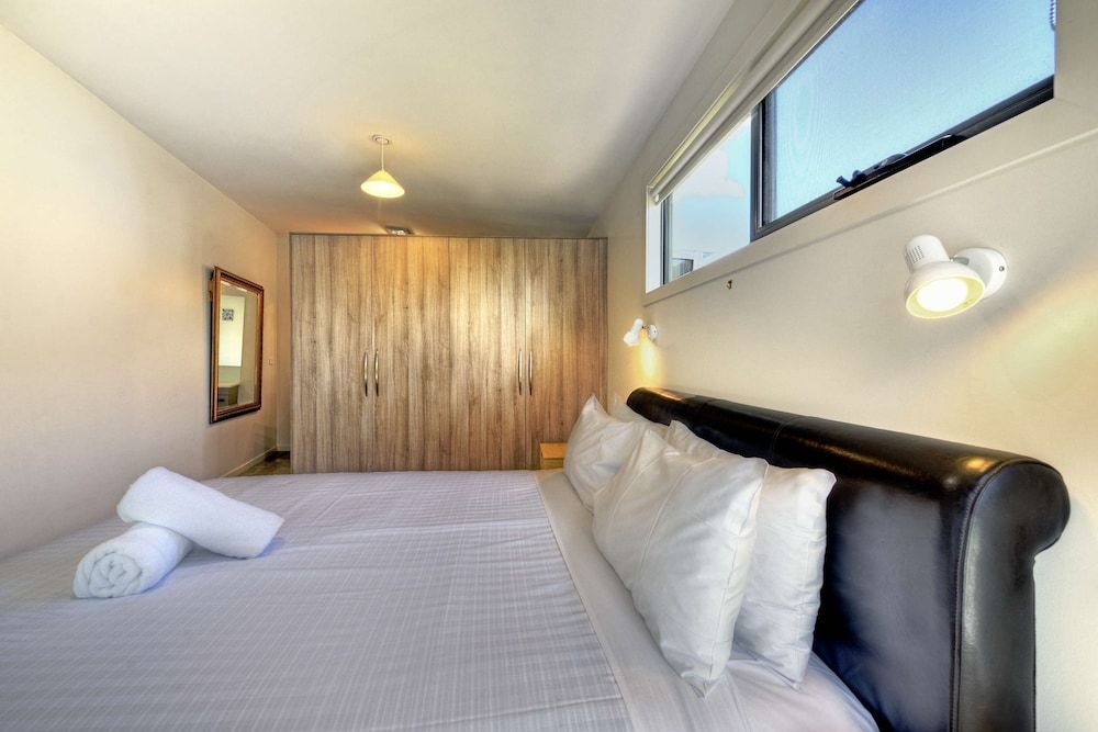 Deluxe House, 2 Bedrooms, Sea View, Oceanfront