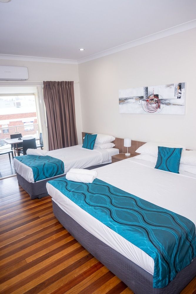 Standard Room, Balcony (King + Single w balcony)