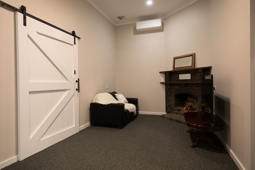 Harbour Mannum Executive House 12