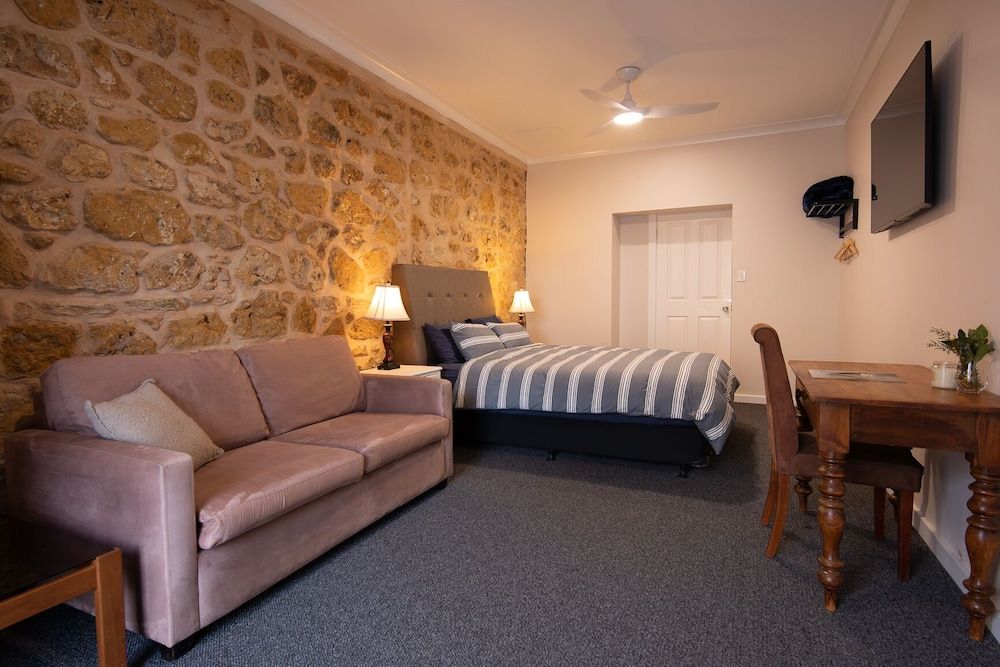 Harbour Mannum Executive House 4