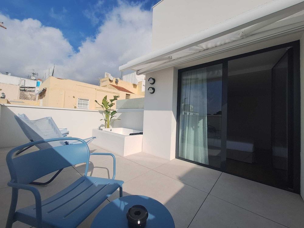 Alenti Sitges Hotel Deluxe penthouse terrace with hydromassage 4