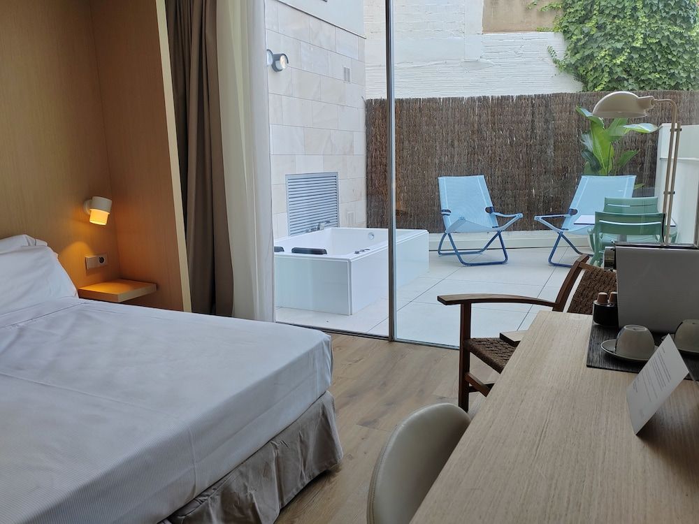Alenti Sitges Hotel Deluxe patio terrace with whirlpool 3