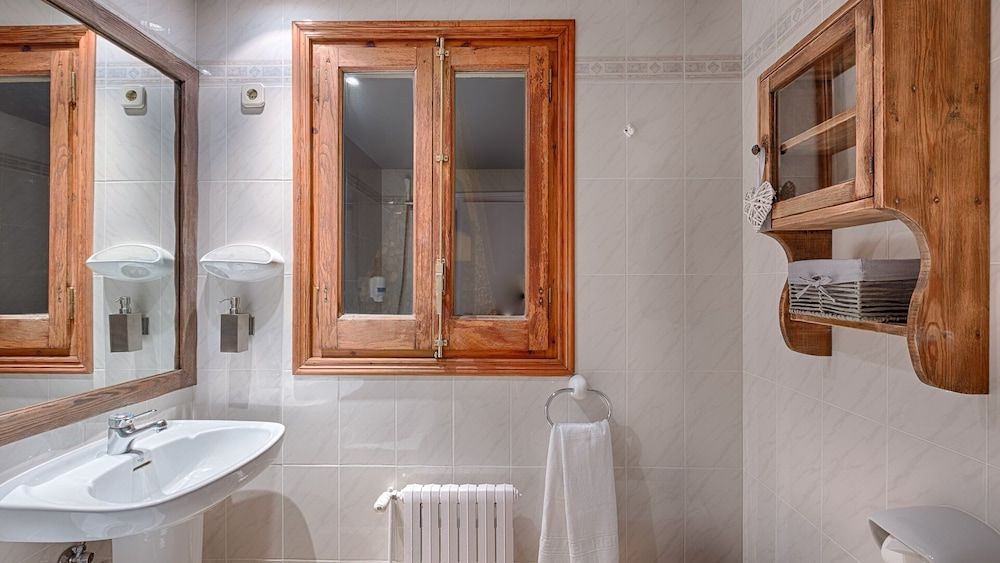 Hotel Ribaeta Superior Double Room 11