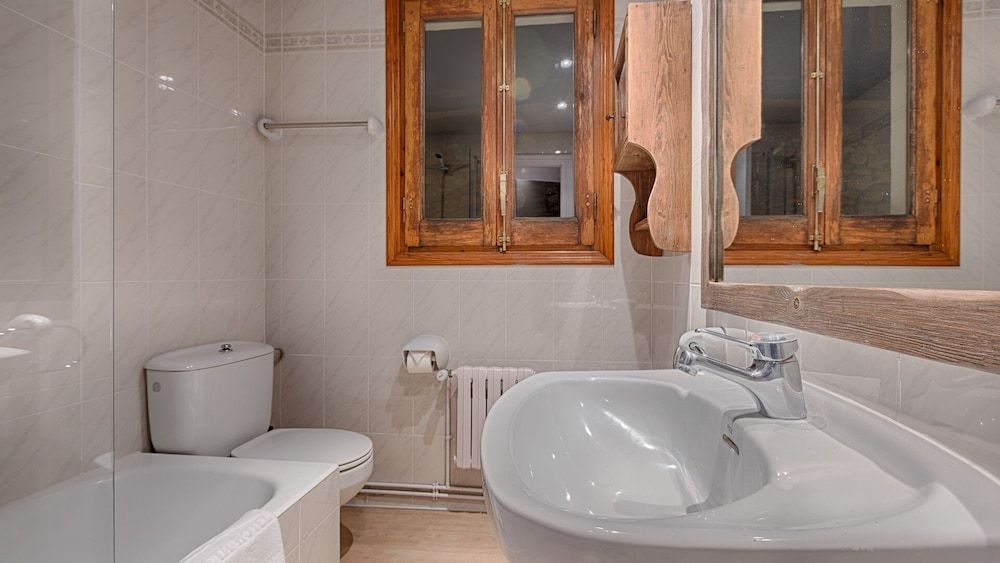 Hotel Ribaeta Family Quadruple Room 7