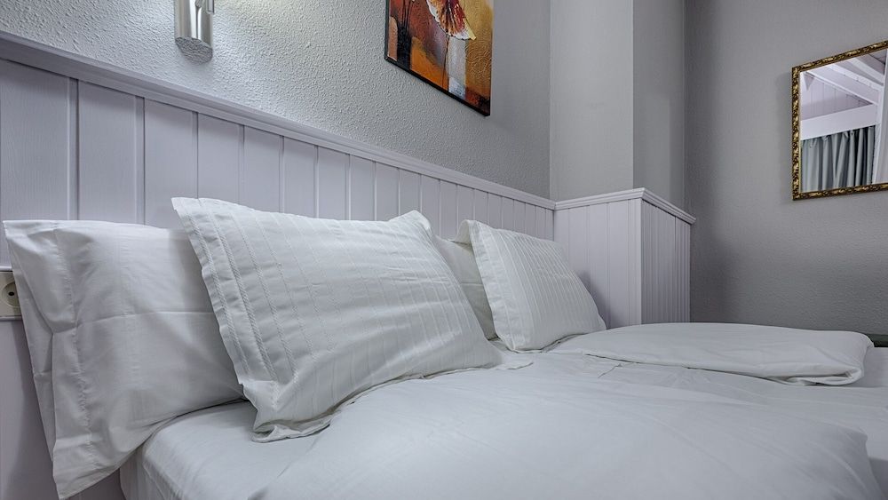 Hotel Ribaeta Family Quadruple Room 3