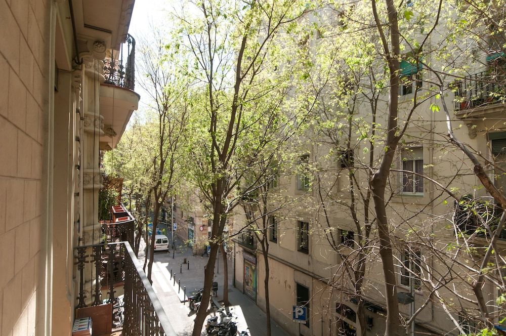 undefined Lovely and Central 4 BR Apartment 2