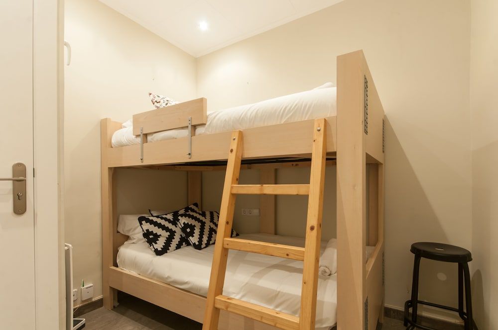 undefined Lovely and Central 4 BR Apartment 9