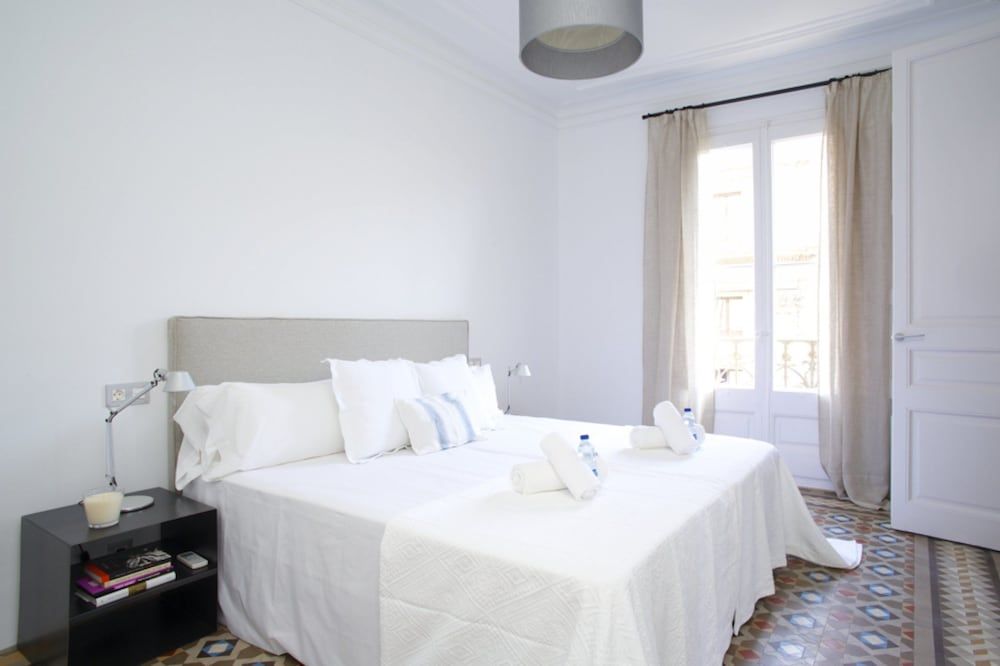 BarcelonaForRent The Claris Suites Basic Apartment, 2 Bedrooms, Balcony 12