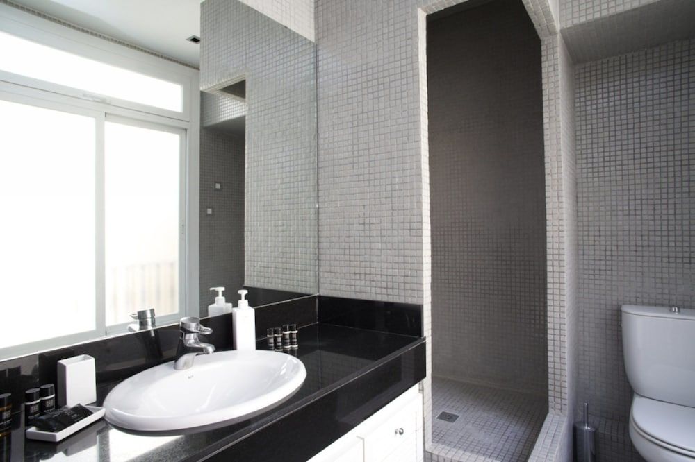 BarcelonaForRent The Claris Suites Basic Apartment, 2 Bedrooms, Balcony 14