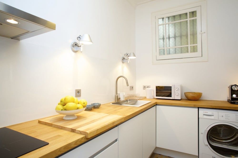 BarcelonaForRent The Claris Suites Basic Apartment, 2 Bedrooms, Balcony 8