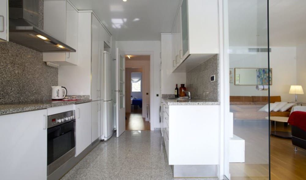 BarcelonaForRent Vila Olimpica Beach Apartment, 3 Bedrooms, Pool Access 9