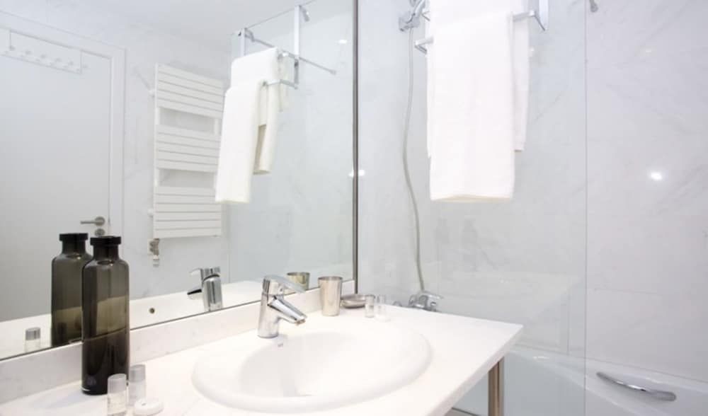 BarcelonaForRent Vila Olimpica Beach Apartment, 3 Bedrooms, Pool Access 18