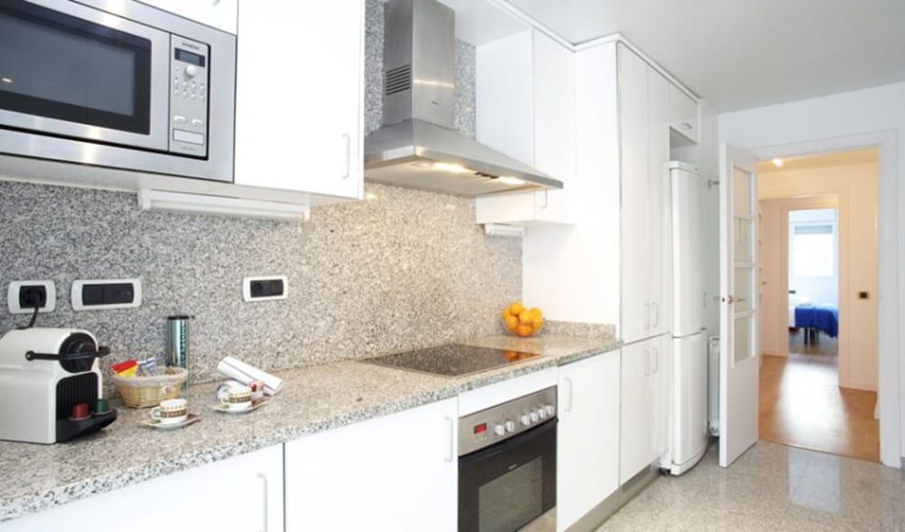 BarcelonaForRent Vila Olimpica Beach Apartment, 3 Bedrooms, Pool Access 7