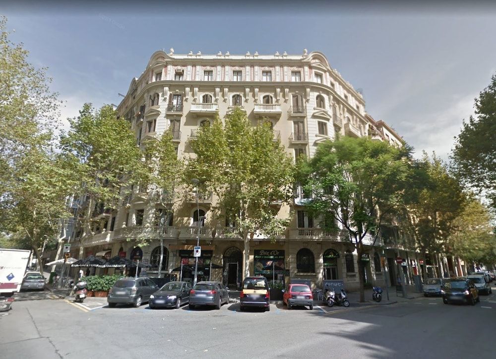 undefined Design Guestroom Barcelona Arc de Triomf 2