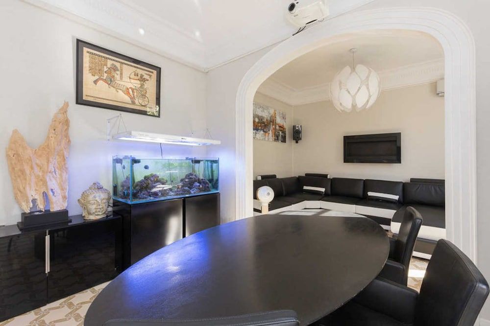 undefined Design Guestroom Barcelona Arc de Triomf 4