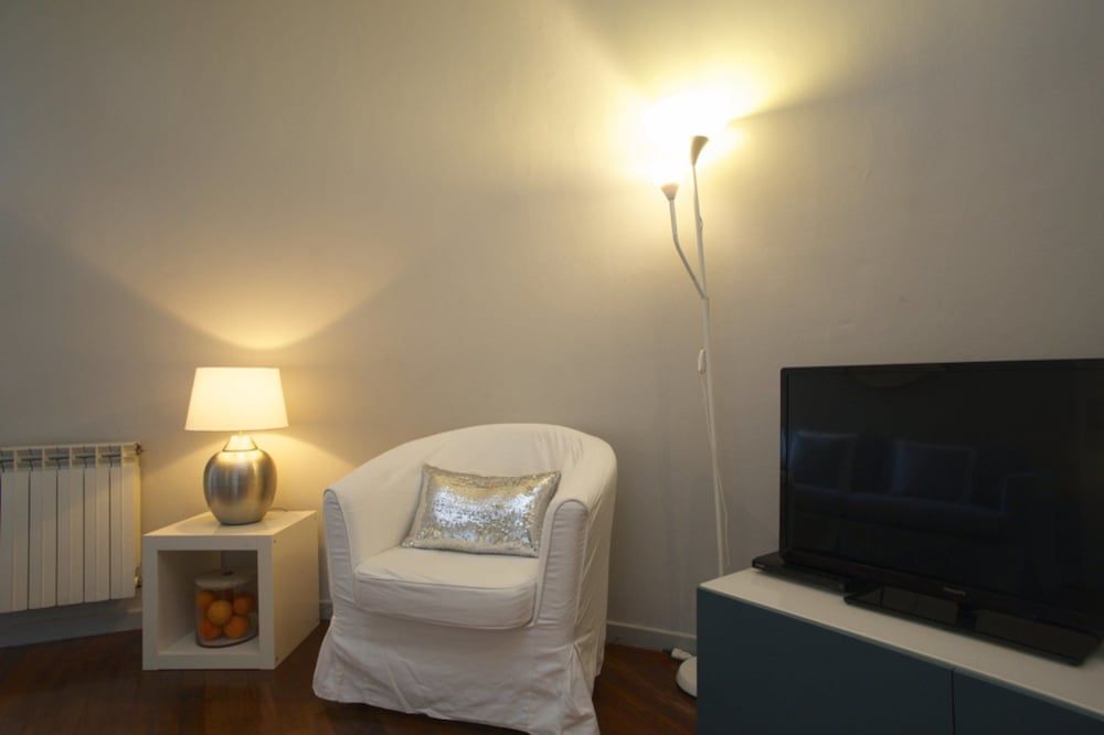 BarcelonaForRent The Gaudi Suites Basic Apartment, 1 Bedroom, Private Bathroom 16