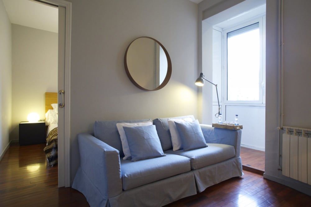 BarcelonaForRent The Gaudi Suites Basic Apartment, 1 Bedroom, Private Bathroom 11