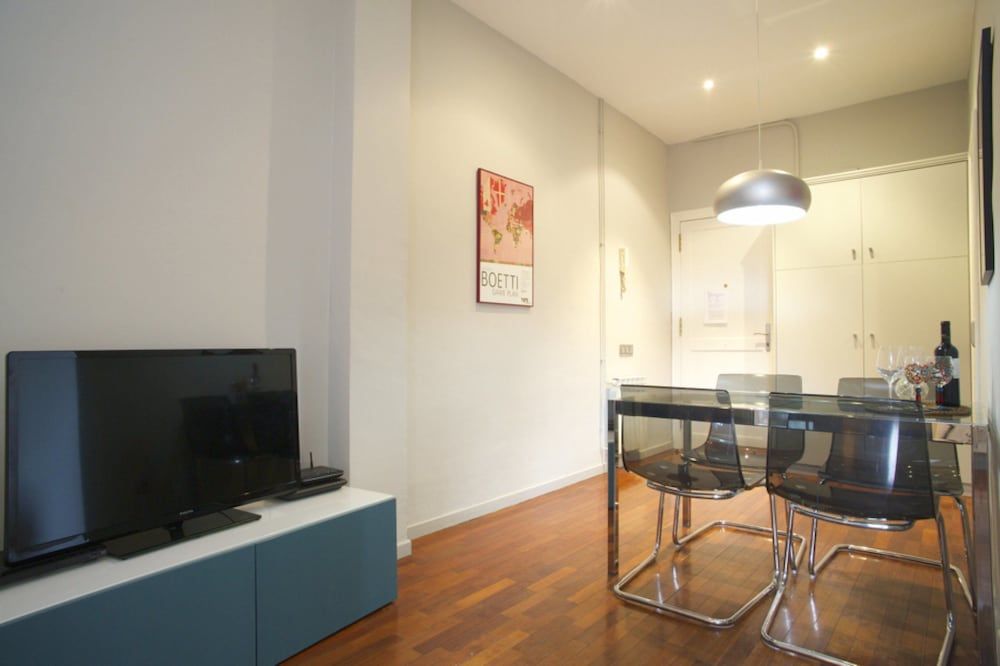 BarcelonaForRent The Gaudi Suites Basic Apartment, 1 Bedroom, Private Bathroom 12